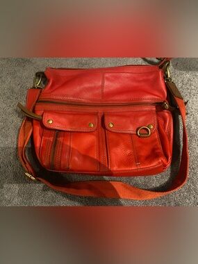 Fossil Morgan Traveler Red Leather Crossbody Bag – Excellent Condition